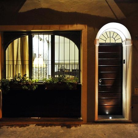 Opera 11 R&B Bed and Breakfast Parma Buitenkant foto